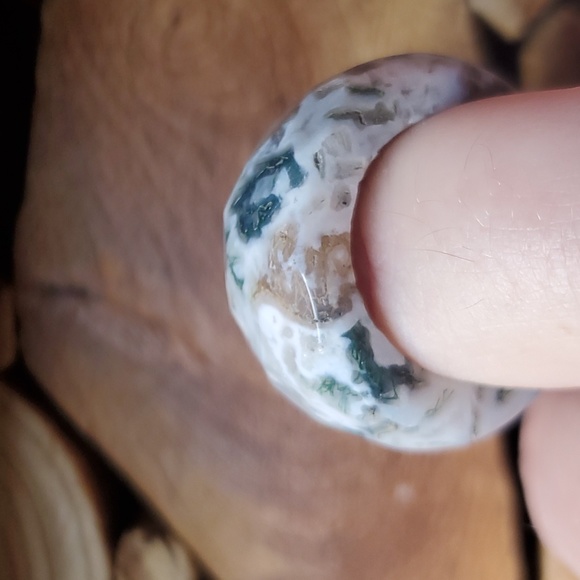 New Carved Faceted Natural Moss Agate Ring. - Picture 13 of 15